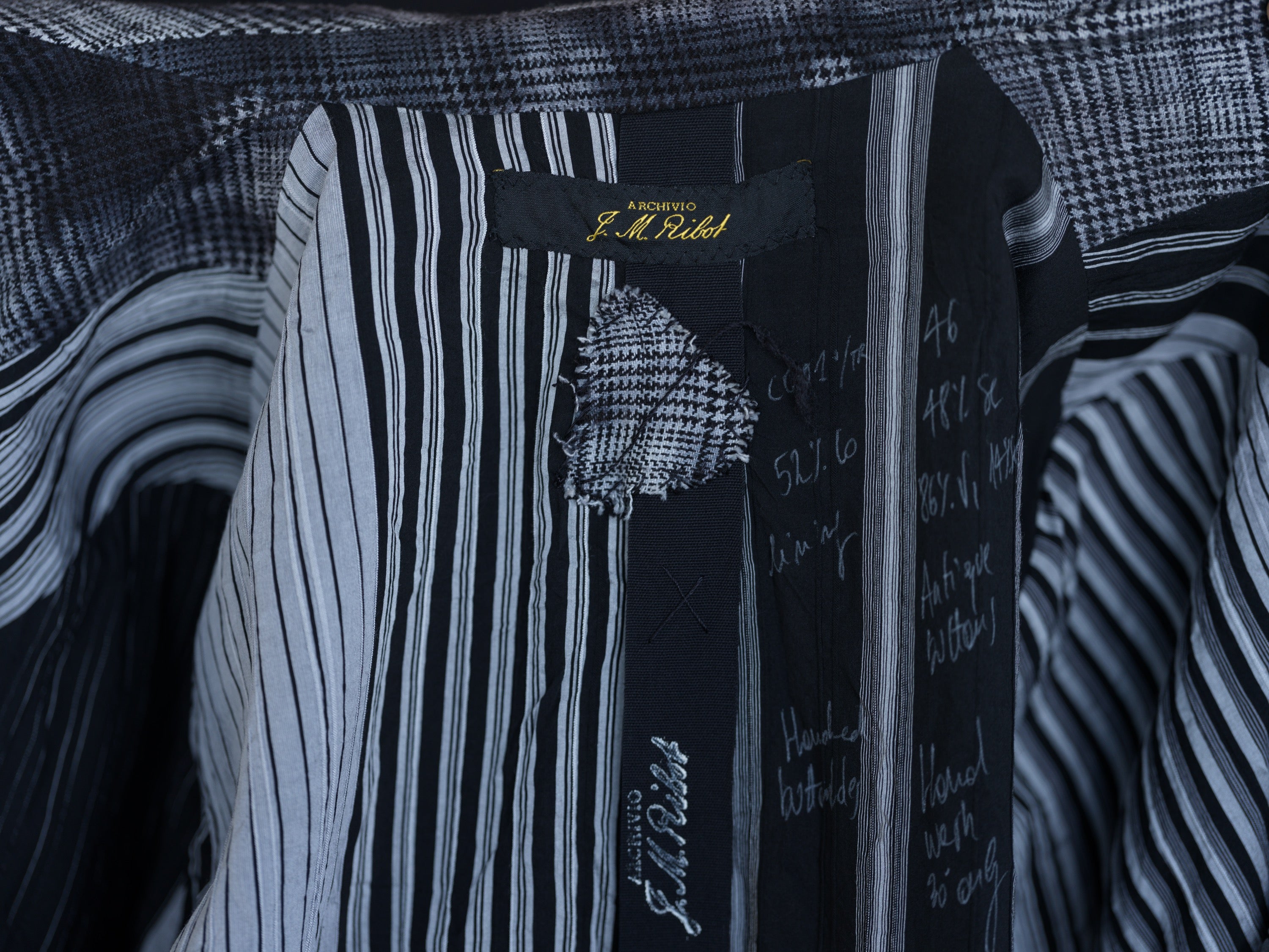 ARCHIVIO J.M. Ribot の CO01 / TR（Grey Glen Check） 内側のラベルと裏地のアップ