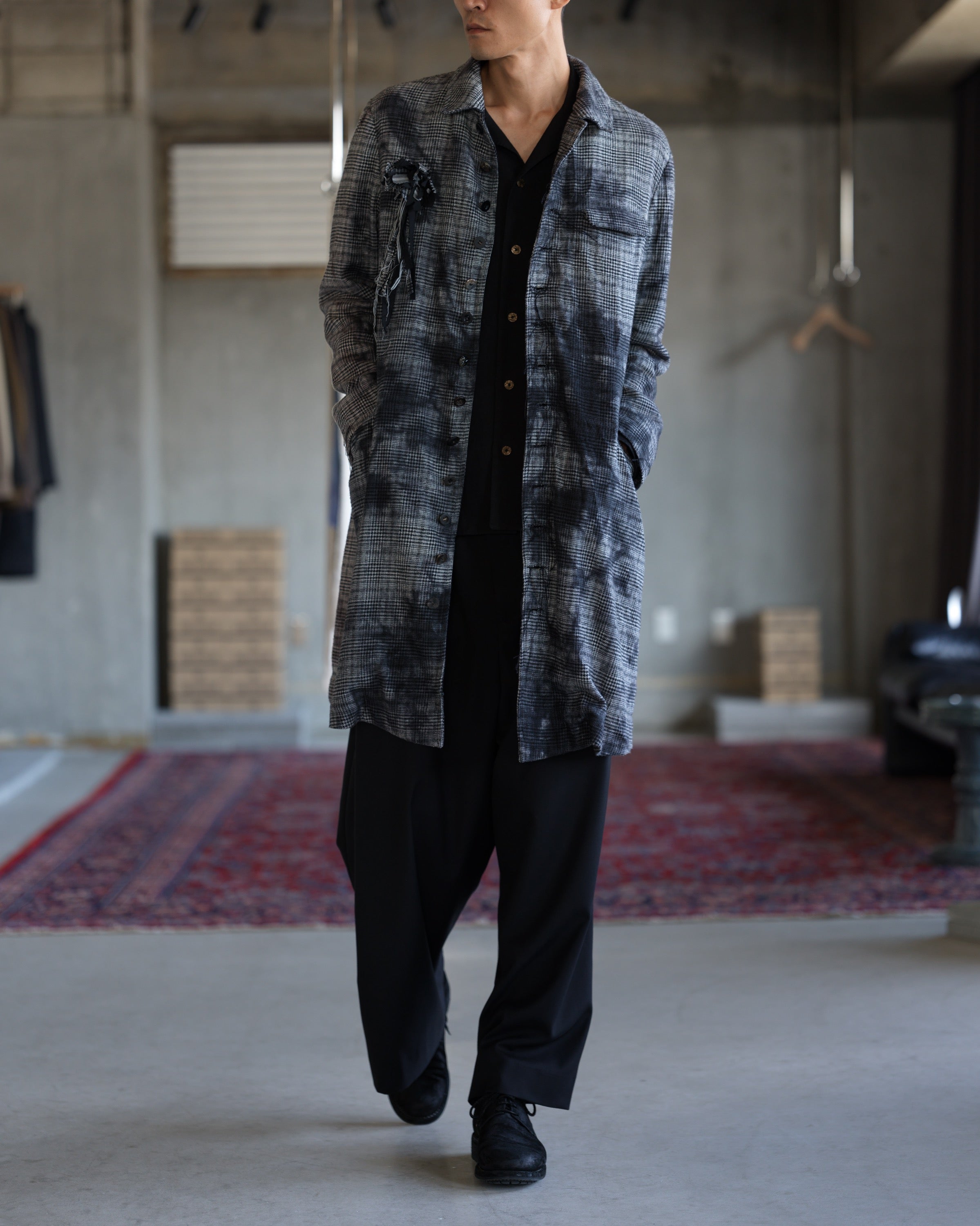 着用した ARCHIVIO J.M. Ribot の CO01 / TR（Grey Glen Check）正面の全身 前を開けて