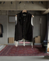 ハンガーにかかった ARCHIVIO J.M. Ribot の GL23 / FXM（Dark Brown Herringbone） 正面 やや引きのカット